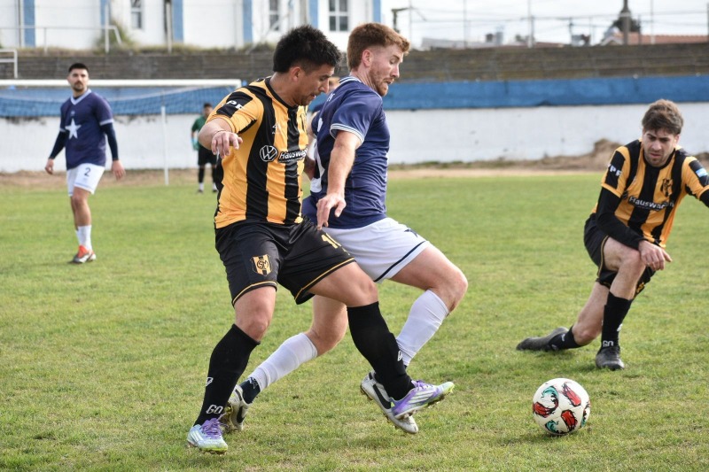 Racing gole en su debut como local y es escolta de Espigas